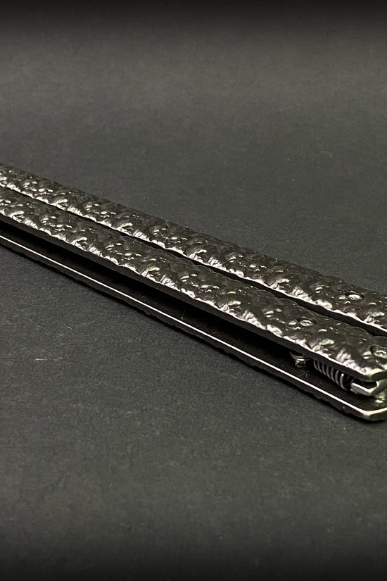 Skull-pattern butterfly knife handle closed