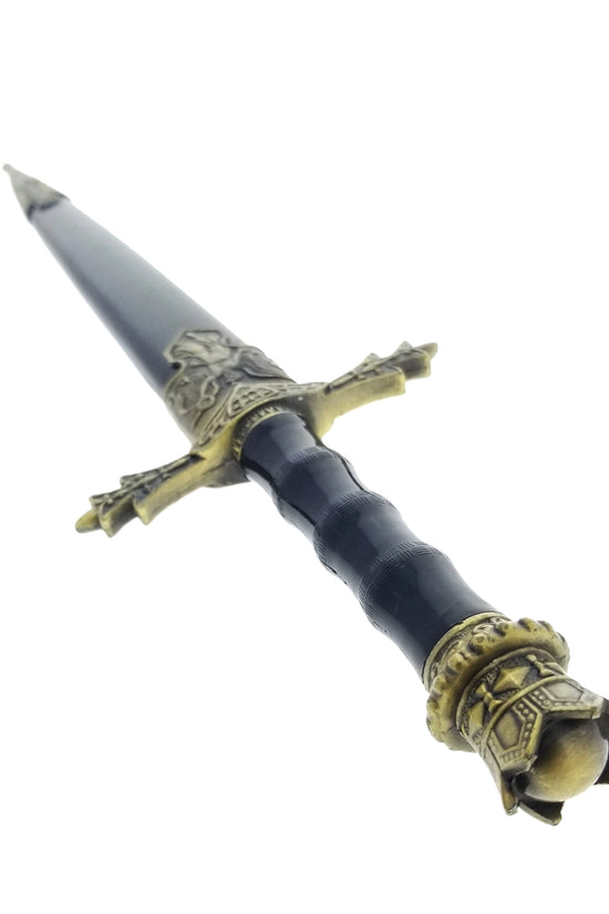 Medieval dagger with crown-shaped pommel