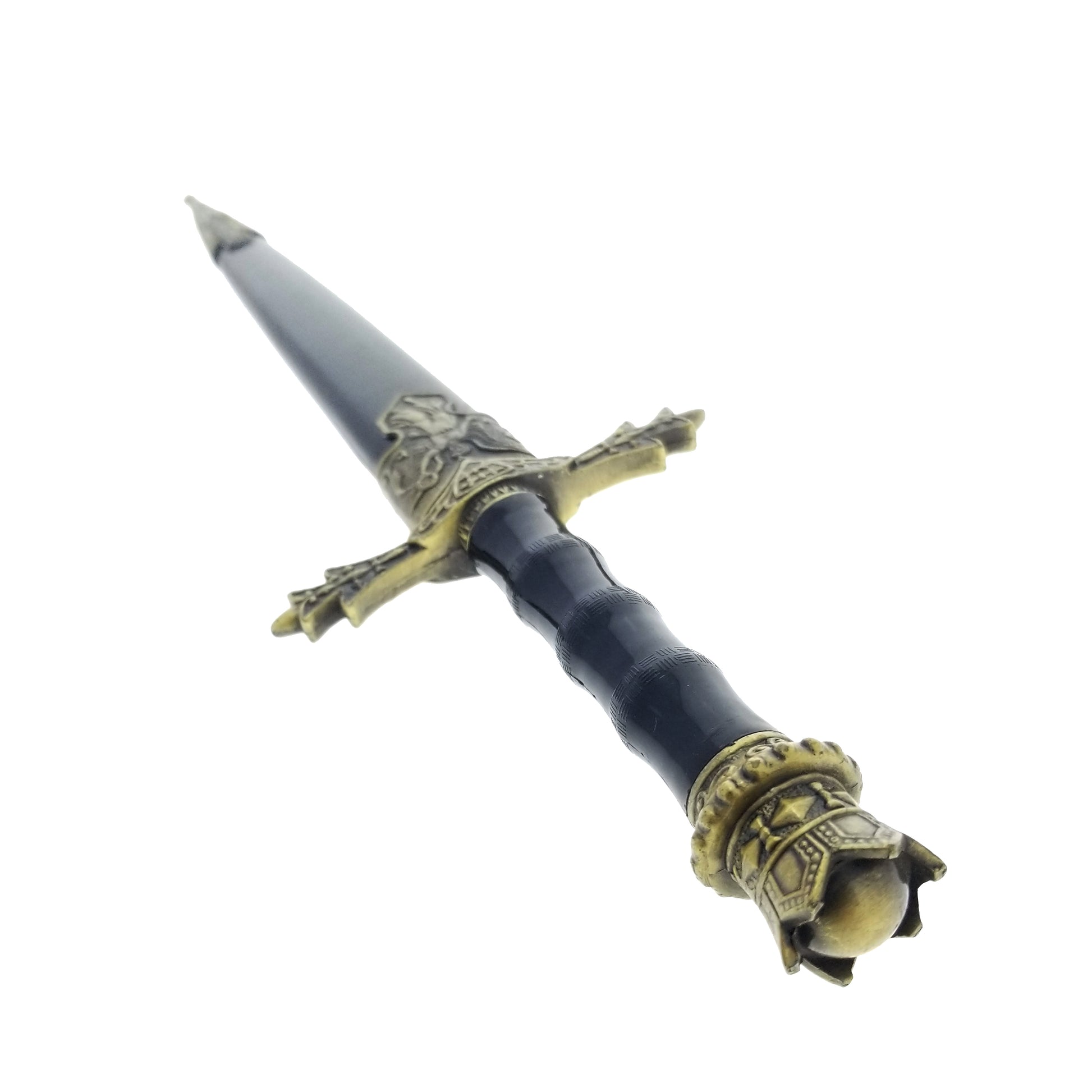 Medieval dagger with crown-shaped pommel