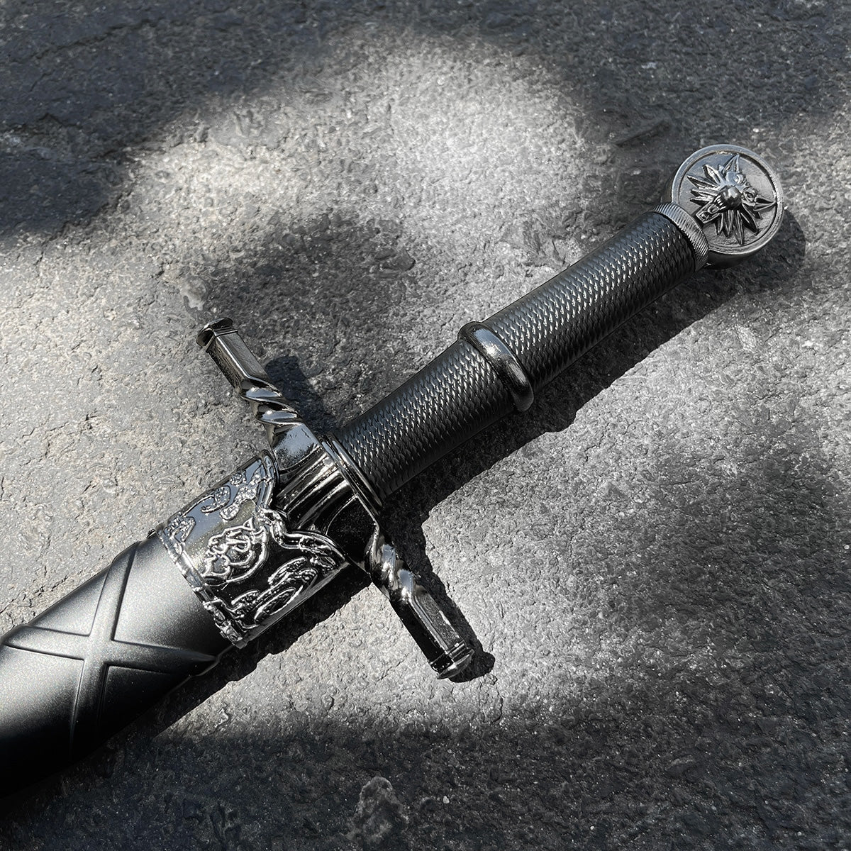 16"  Black Wolf Head Medieval Dagger w/Plastic Scabbard