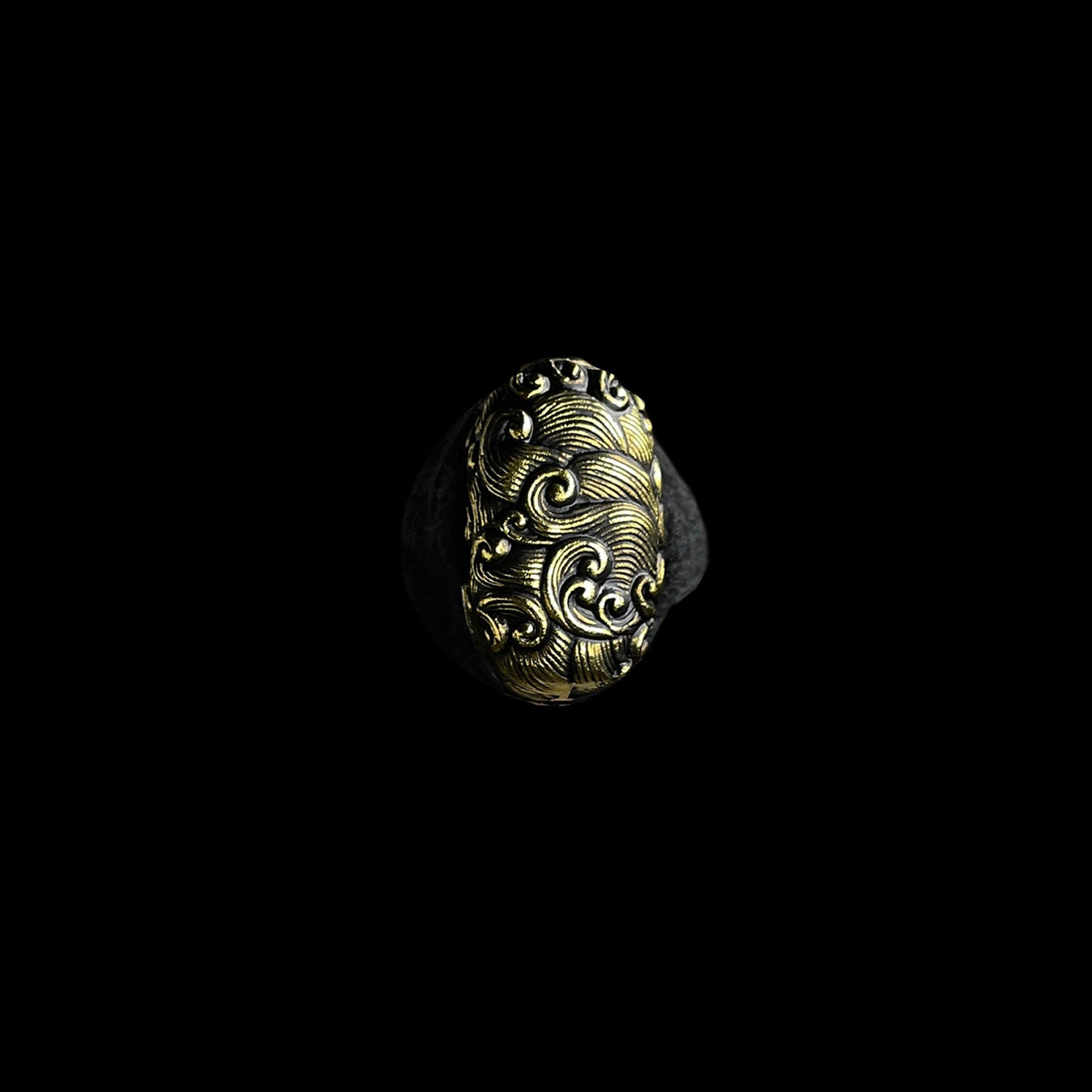 Gold or gilt wave pattern kashira- Guild Arms.