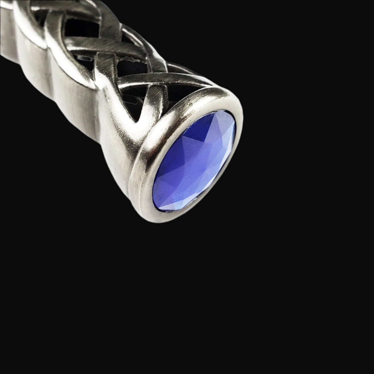 Guild Arms Blue Scottish Dirk Dagger close up pommel with Celtic braided hilt and faceted blue gem