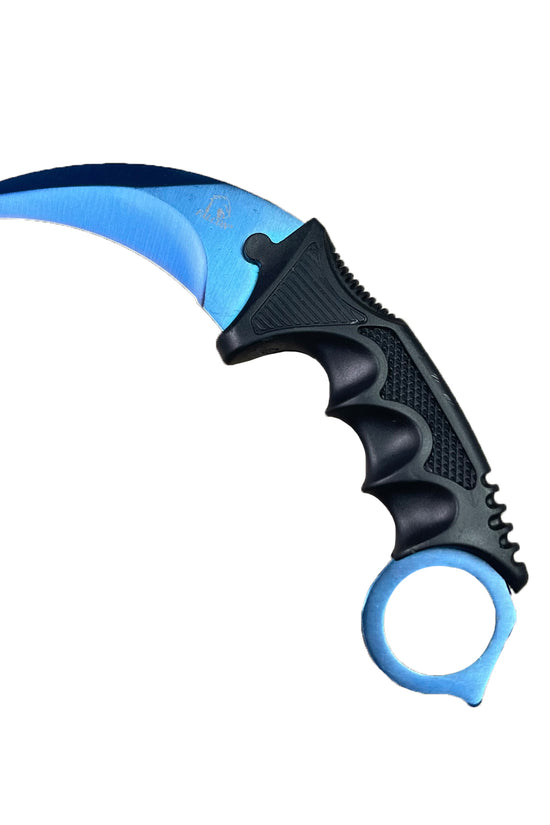 Falcon 5 Pieces Blue Set Hunting Knives Se with ergonomic handles for comfortable use