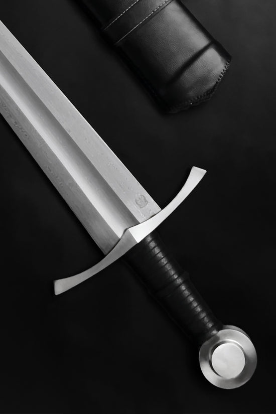 Hand-Forged Medieval Full-Tang Damascus Steel Sword with Leather Sheath for Collectors