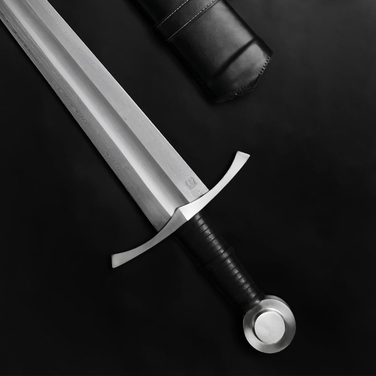 Hand-Forged Medieval Full-Tang Damascus Steel Sword with Leather Sheath for Collectors