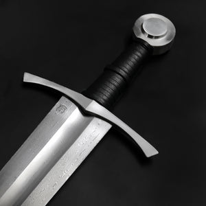 Hand-Forged Medieval Full-Tang Damascus Steel Sword with Leather-Wrapped Grip and Crossguard