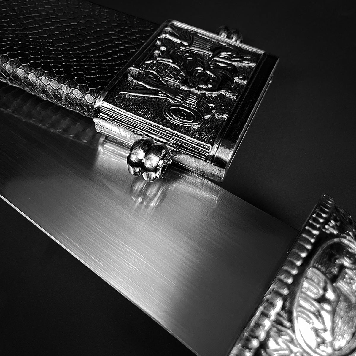 High quality Roman Gladiator sword with ornate hilt and polished blade from Guild Arms